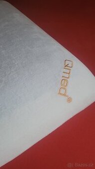 QMED Comfort gel polštář