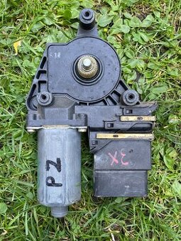 Motor ovládání oken přední pravý Škoda Octavia 1 104420-301