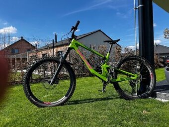 Santa Cruz Nomad V5 2022