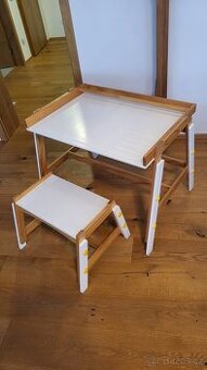Stolek se židlí