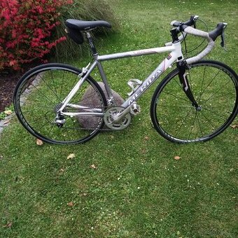 Silniční kolo Merida