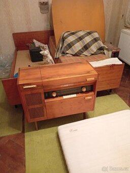 Staré rádio s gramofonen