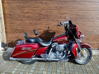 Harley-Davidson FLHTCUSE Ultra Electra Glide CVO 103