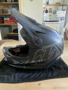 Troy lee Designs D3 helma
