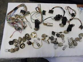 Různé části elektroinstalace k palubní desce Škoda 105/120