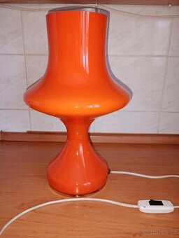 Oranžová retro lampa