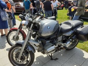 Držaky zadního kufru BMW