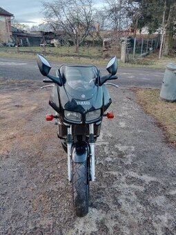 Yamaha FZS 600 - 1