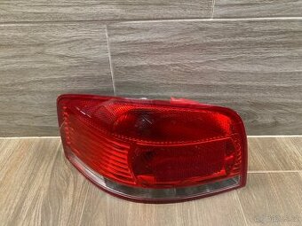 Audi A3 - levé zadní světlo. 8P0945095