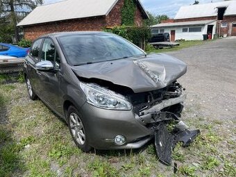 Peugeot 208 1.2VT-i 60kw, r.2014, klima