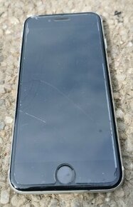 Nějaký iPhone 7 ? iPhone 8?