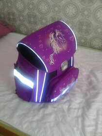 Školní aktovka-krásná s bezpečnostními prvky