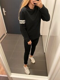 Cerna delsi mikina s napisem na rukavu Bjorn Borg