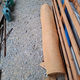 Jutová zahradní tkanina