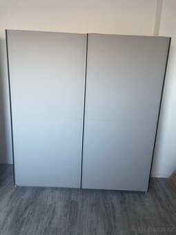 Šatní skříň