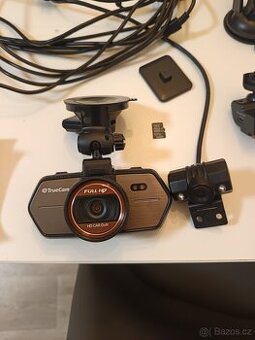 Kamera do auta se zadní couvaci kamerou