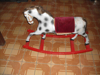 Houpací kůň starožitnost