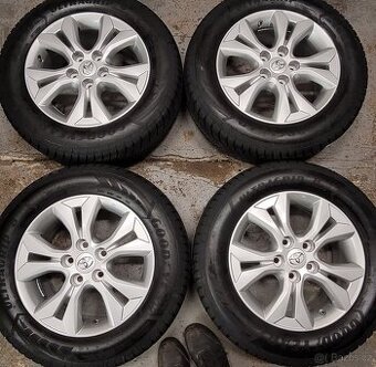 Yaris Cross,16' alu disky,tpms,zimní GoodYear,nové