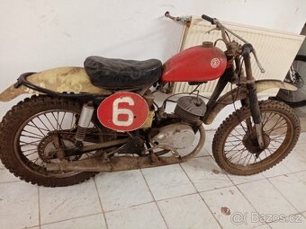 Terénní dobový motocykl