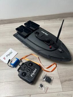 Zavážecí loďka na ryby