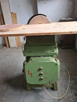 Čelní kotoučová bruska