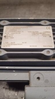 Prodám elektromotor s převodovkou