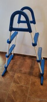 Schůdky k bazénům