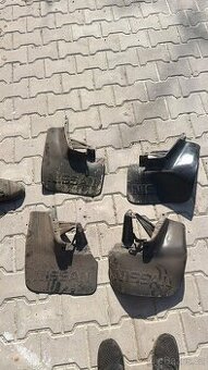 Zástěrky Nissan Patrol Y60 ORIGINÁL