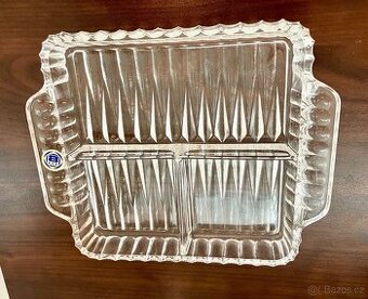 Skleněný servírovací tác s přihrádkami