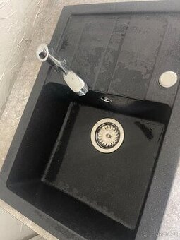 Dřez s kuchyňskou deskou