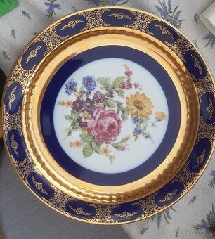 Porcelánový talíř s motivem květin