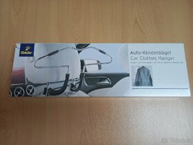 Držák saka, košil, apod. do auta