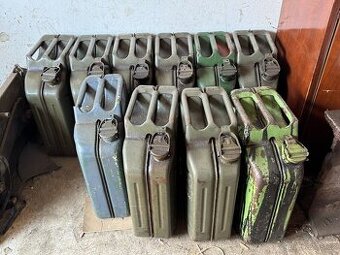 Plechové kanystry 20l na naftu, benzín