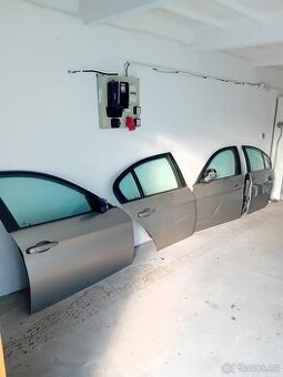 Boční dveře BMW e90 318d r.v 2008 kod barvy A53