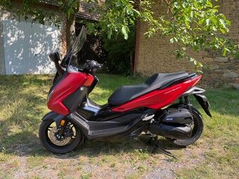 Honda Forza 125 2023 - perfektní stav 
