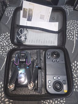 Dron LU60 se dvěma 2 kamerami a 3 bateriemi