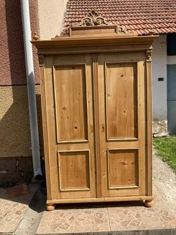 Skříň
