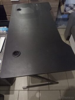 prodám herní stul GAMER