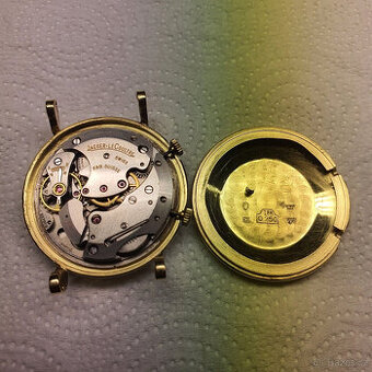 Vintage budík Jaeger Le Coultre Memovox z 18karátového zlata