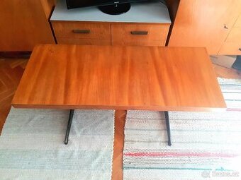 Konferencni retro stolek