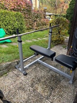 Posilovací lavice benchpress s osou a kotouči