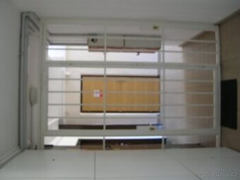 Masivní mříž mříže vrata dveře