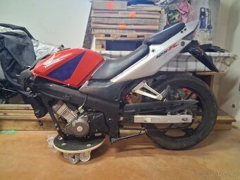 Honda cbr 125 díly