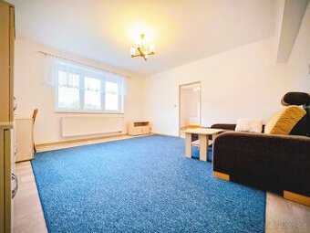 prosluněný zděný dům 4+1 s garáží a zahradou 600m2 - 1