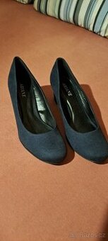 Nové dámské boty na podpatku