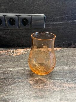 Starší broušená váza