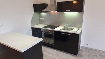 Kuchyňská linka vč. spotřebičů 210 cm + 135 cm