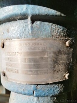 Elektromotor s úhlovou převodovkou