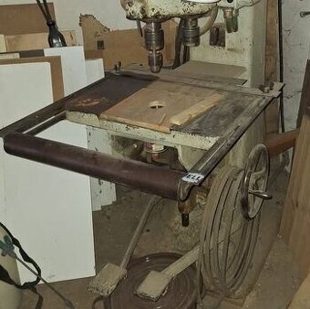 Sloupová vrtačka TOS, sukovník, strojní pila