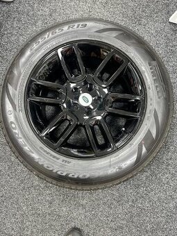 255/65/19 LAND ROVER / Defender